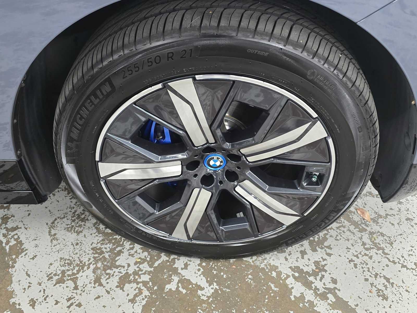 Used 2024 BMW iX xDrive50 w/ Sport Package AWD/4WD image 9