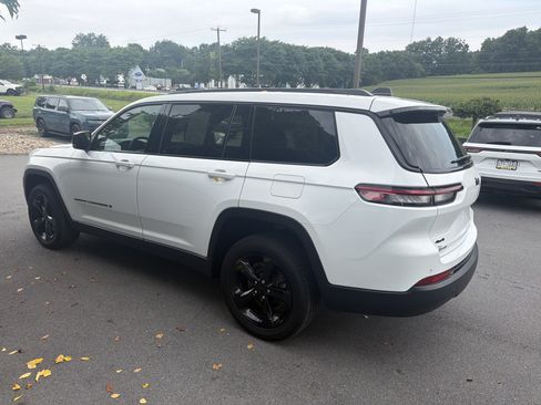 Certified 2025 Jeep Grand Cherokee L Altitude AWD/4WD image 6
