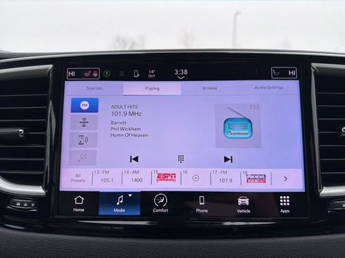 Used 2024 Chrysler Pacifica Touring-L image 26