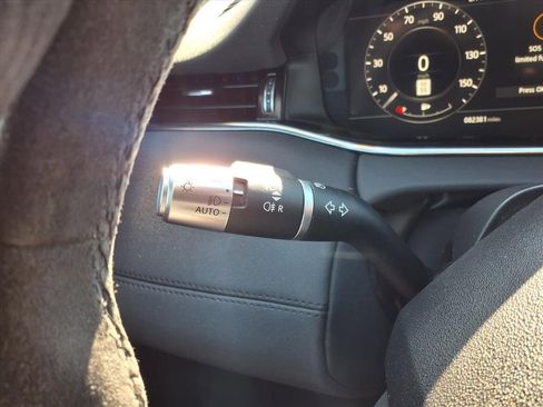 Used 2020 Land Rover Range Rover Evoque R-Dynamic SE image 18