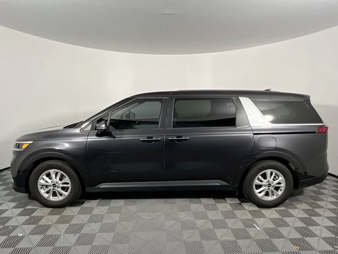 Used 2024 Kia Carnival LX FWD image 6