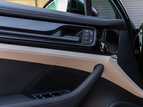 Certified 2025 Porsche Panamera 4 E-Hybrid AWD/4WD image 20