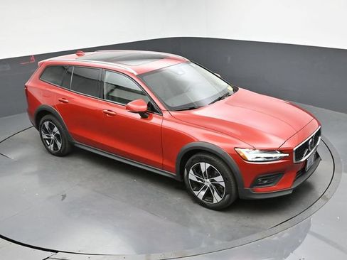 Used 2024 Volvo V60 B5 Cross Country Plus w/ Climate Package AWD/4WD image 18