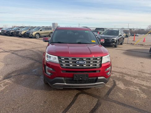 Used 2017 Ford Explorer XLT w/ Equipment Group 202A image 3