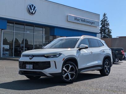 Used 2025 Volkswagen Tiguan SE w/ Panoramic Sunroof Package