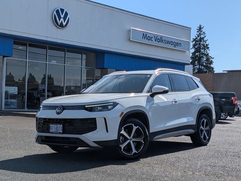 Used 2025 Volkswagen Tiguan SE w/ Panoramic Sunroof Package AWD/4WD image 1