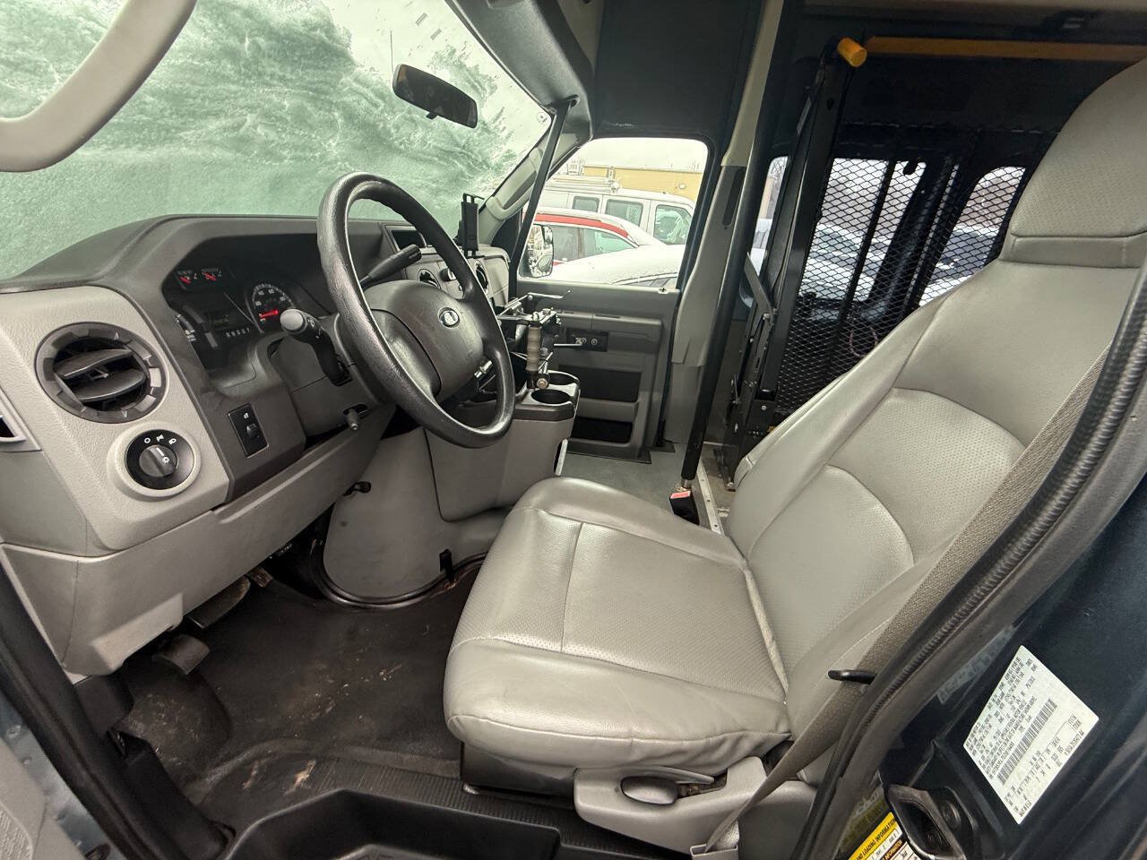 Used 2014 Ford E-350 and Econoline 350 Extended Super Duty w/ Power Group RWD image 16