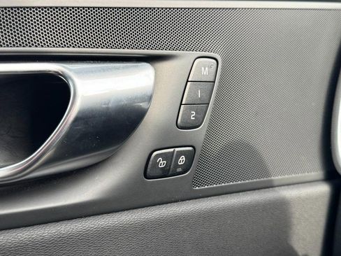 Certified 2025 Volvo XC60 B5 Plus image 17