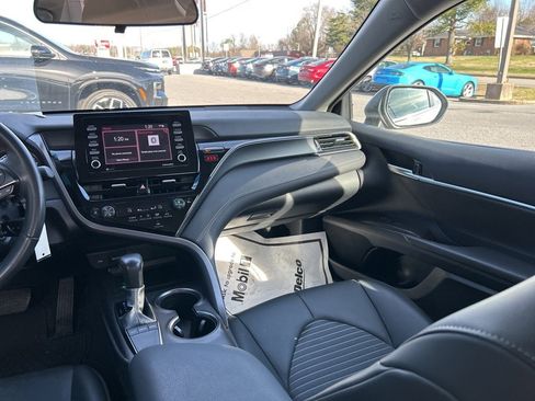 Used 2024 Toyota Camry SE image 11