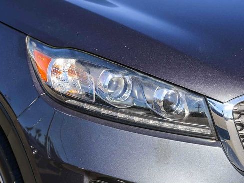 Used 2019 Kia Sorento EX image 4