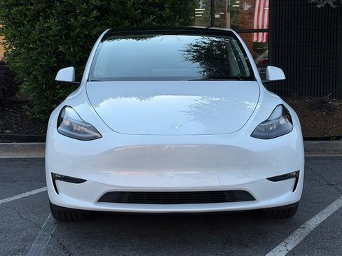 Used 2024 Tesla Model Y Long Range AWD/4WD image 3