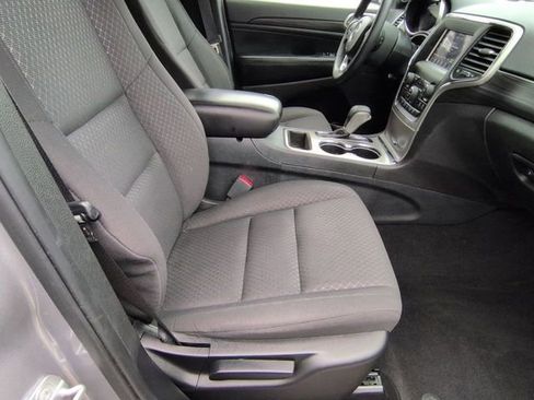 Used 2019 Jeep Grand Cherokee Laredo w/ Security & Convenience Group AWD/4WD image 25