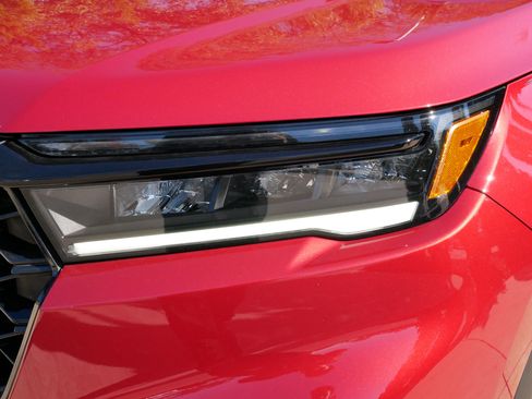 Certified 2025 Honda Pilot TrailSport image 6