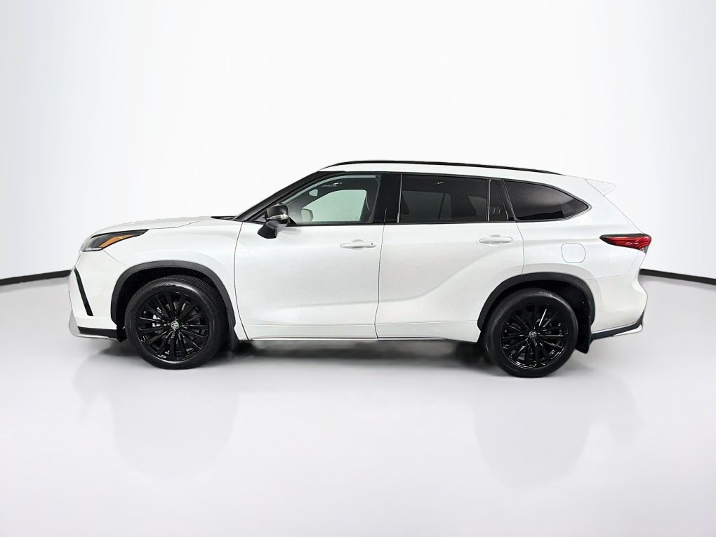 Used 2023 Toyota Highlander XSE FWD image 6
