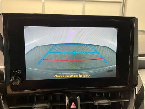 Used 2025 Toyota Corolla SE FWD image 3