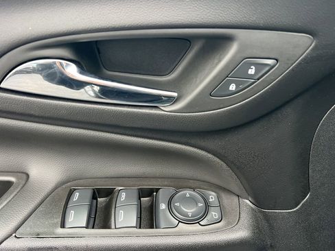 Used 2024 Chevrolet Equinox LT image 29