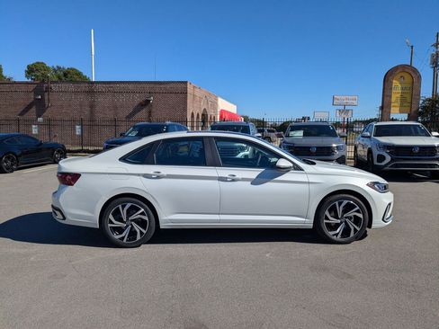 New 2026 Volkswagen Jetta SEL image 2