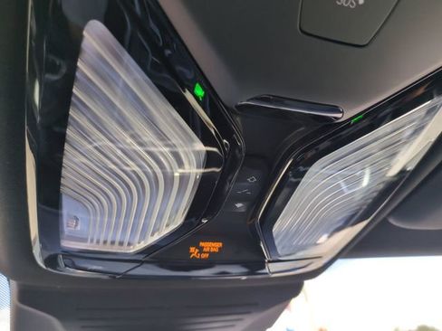 Used 2025 BMW X5 sDrive40i w/ M Sport Package image 23