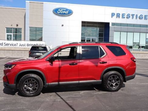 Used 2024 Honda Pilot TrailSport image 5