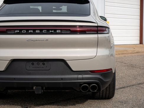 Certified 2024 Porsche Cayenne S w/ Premium Package Plus (PP1) image 15