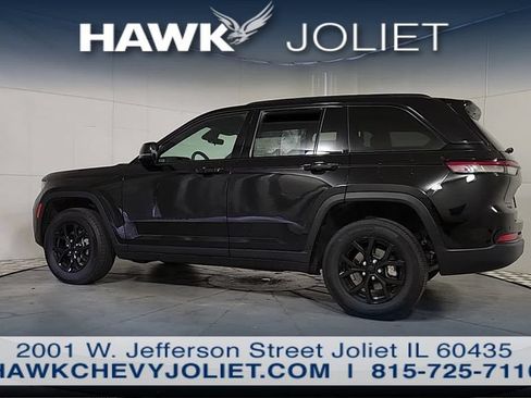 Used 2025 Jeep Grand Cherokee Altitude AWD/4WD image 4