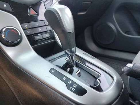 Used 2013 Chevrolet Cruze LS FWD image 14