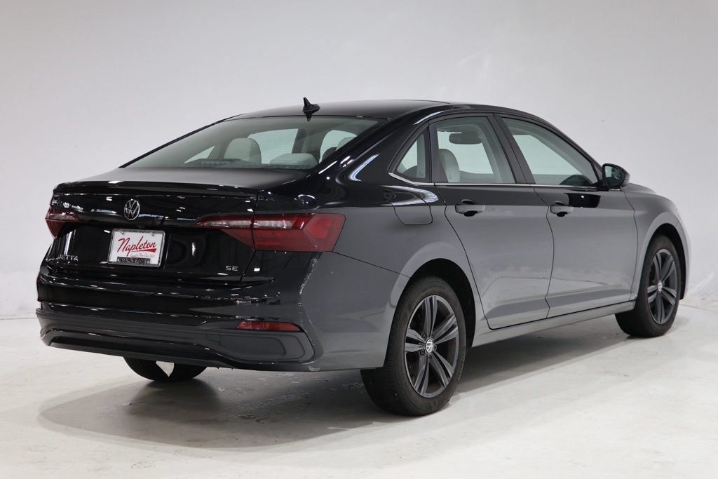 Used 2024 Volkswagen Jetta SE w/ Panoramic Sunroof Package FWD image 8