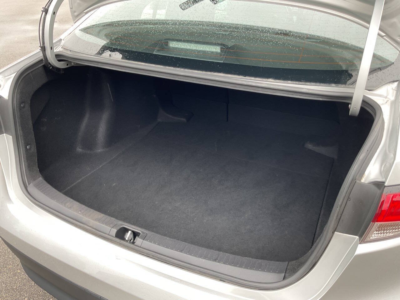 Used 2025 Toyota Corolla LE FWD image 39