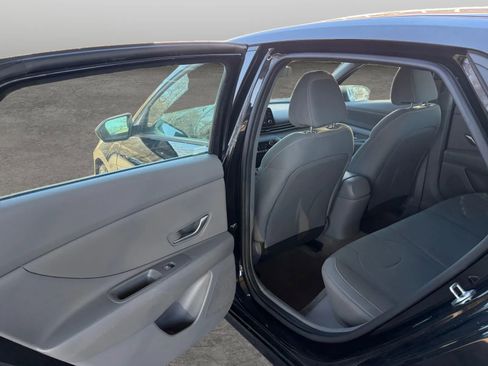 Used 2022 Hyundai Elantra SEL w/ Convenience Package image 12