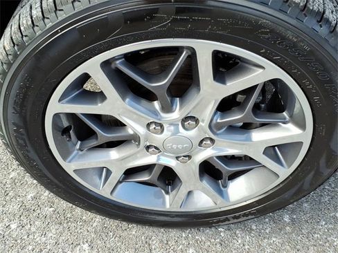 Used 2021 Jeep Grand Cherokee Overland image 12