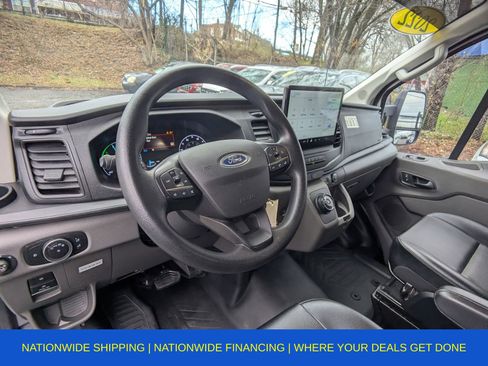 Used 2022 Ford E-Transit Low Roof image 31