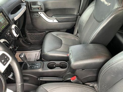 Used 2015 Jeep Wrangler Unlimited Sahara AWD/4WD image 16