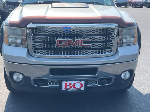 Used 2011 GMC Sierra 2500 SLT w/ SLT Convenience Package AWD/4WD image 2