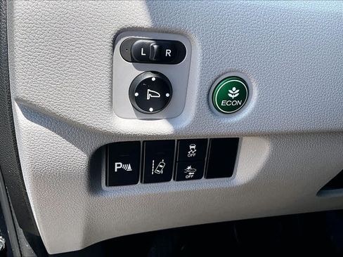 Used 2016 Honda Pilot Touring image 32