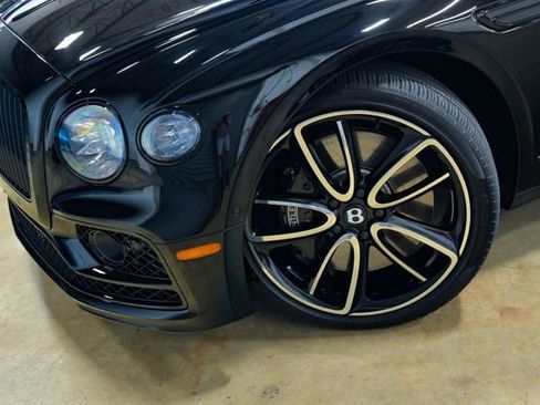 Used 2024 Bentley Flying Spur V8 AWD/4WD image 2