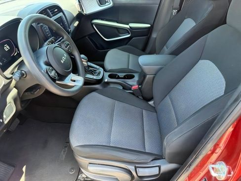 Used 2023 Kia Soul LX w/ LX Technology Package FWD image 14