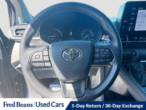Used 2024 Toyota Sienna LE w/ LE Plus Package AWD/4WD image 17