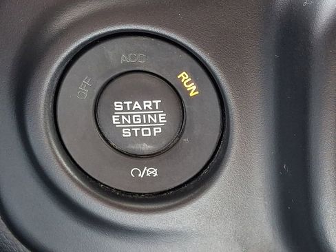 Used 2022 Jeep Wrangler Unlimited Sahara w/ Cold Weather Group AWD/4WD image 29