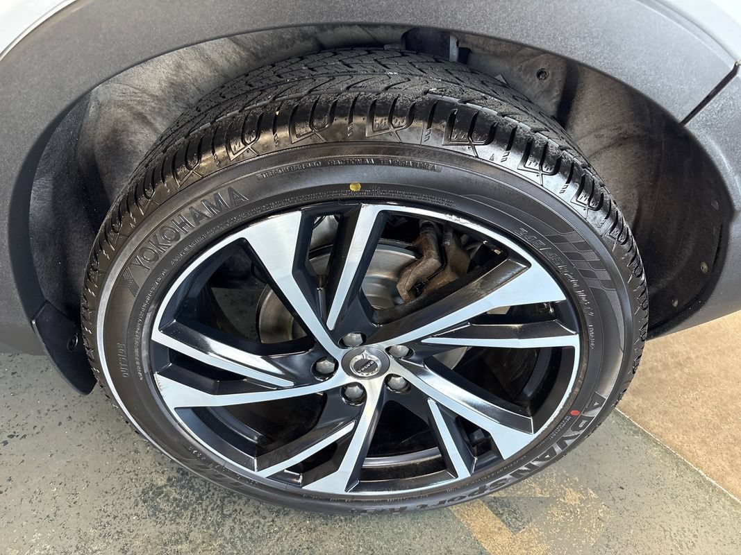 Used 2019 Volvo XC40 T5 R-Design AWD/4WD image 30