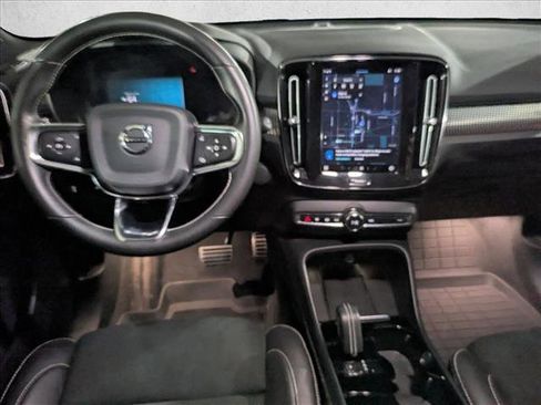 Used 2021 Volvo XC40 P8 Recharge image 18