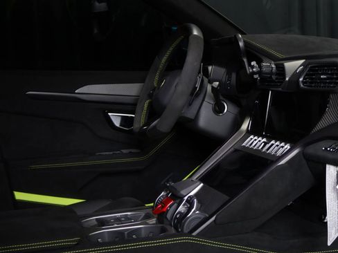 Used 2023 Lamborghini Urus Performante AWD/4WD image 17