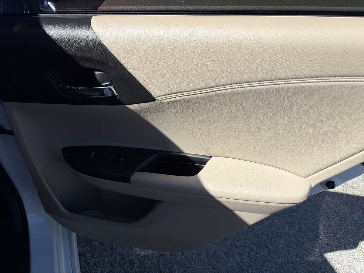 Used 2017 Honda Accord Touring image 24