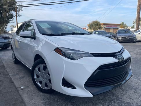 Used 2018 Toyota Corolla LE w/ Carpet Mat Package (TMS) FWD image 3
