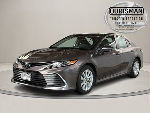 Used 2021 Toyota Camry LE FWD image 2