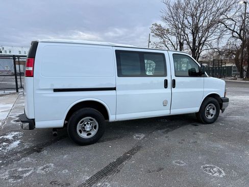 Used 2017 Chevrolet Express 3500 image 9