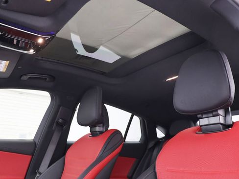 Used 2025 Mercedes-Benz GLC 300 4MATIC image 21