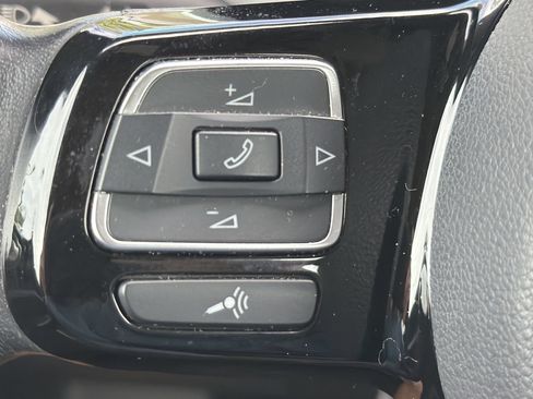 Used 2019 Volkswagen Beetle 2.0T FWD image 20