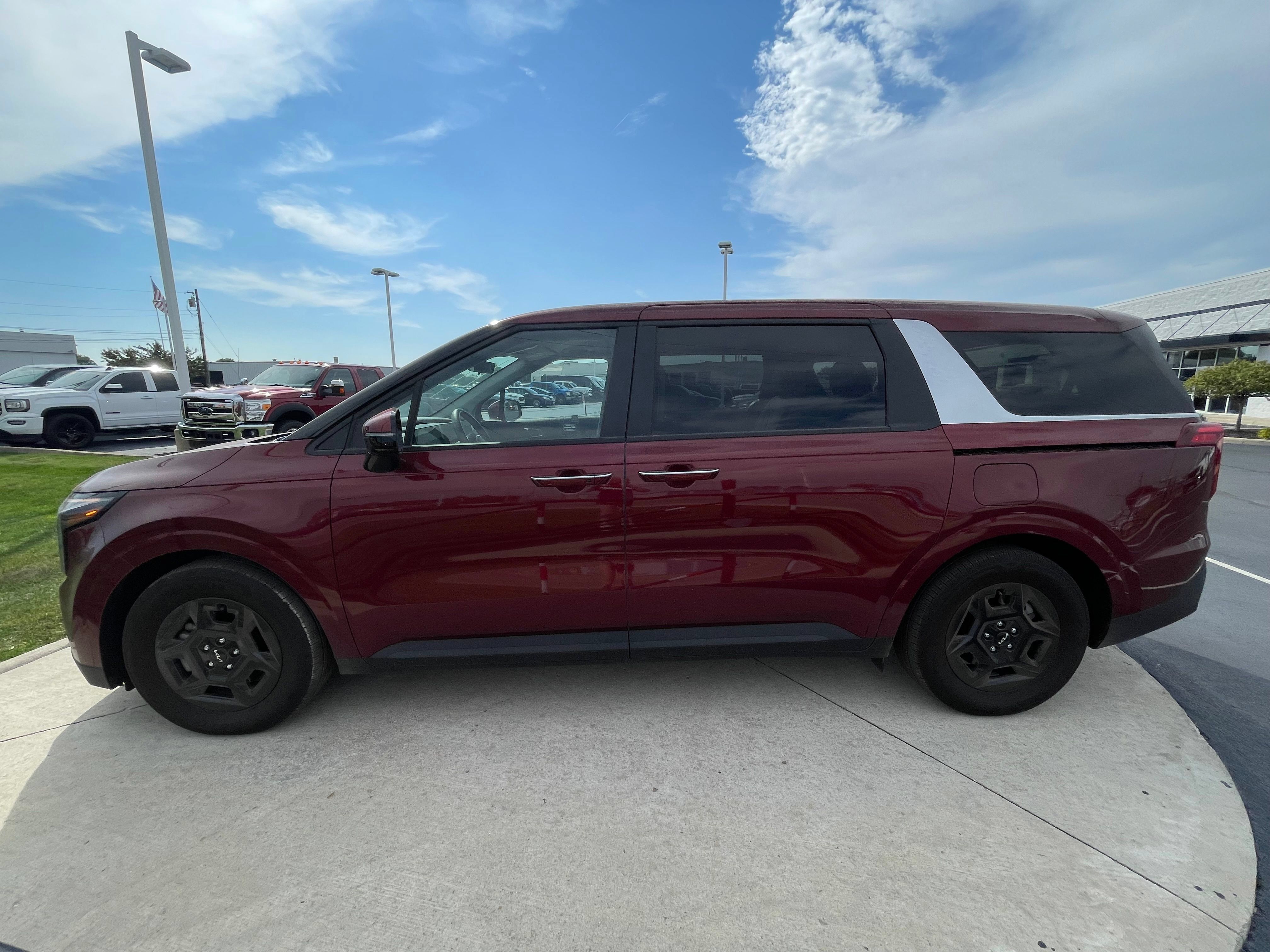 Used 2026 Kia Carnival FWD image 4