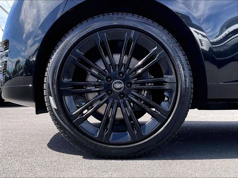 Used 2024 Land Rover Range Rover SE image 11