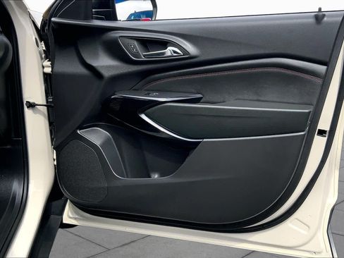 Certified 2026 Chevrolet Trax RS w/ Sunroof Package FWD image 23